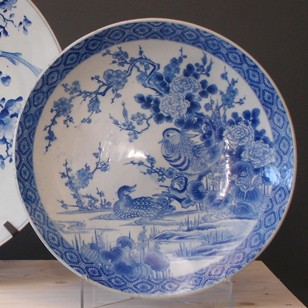 single vintage Chinese 48cm Ø charger.
